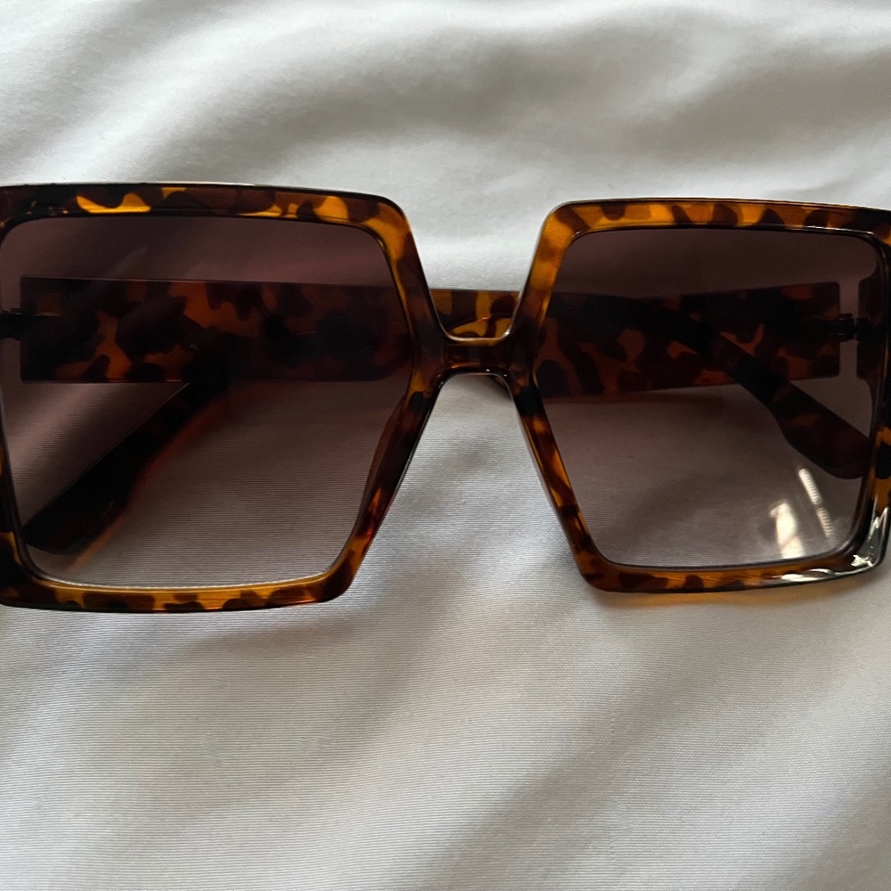 Large Rectangular Sunglasses - image 1